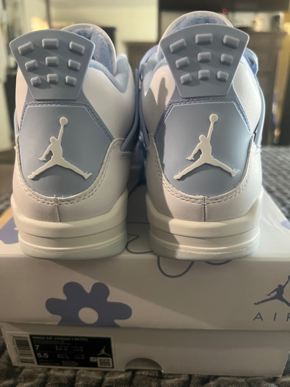 Limited Edition Women’s Air Jordan 4 Retro “Forget Me Not” - Picture 4 of 9